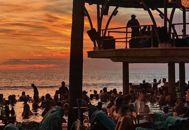 Finns Beach Club in Bali