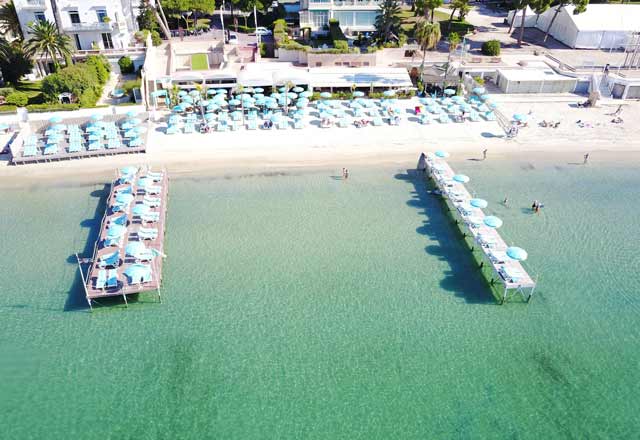 Plage les Pirates Beach Club in Antibes (French Riviera)